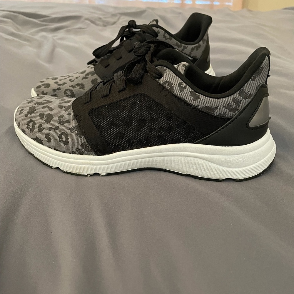 Athletic shoes